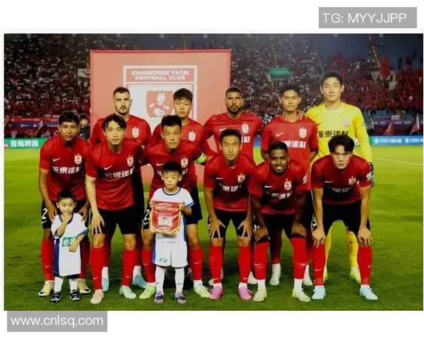 中超联赛迎来全新转会窗口 热门球员引发激烈争议和关注